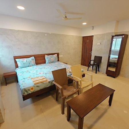 Hotel Saibala Lnn à Chennai Extérieur photo