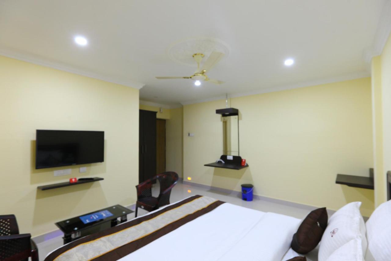 Hotel Saibala Lnn à Chennai Extérieur photo