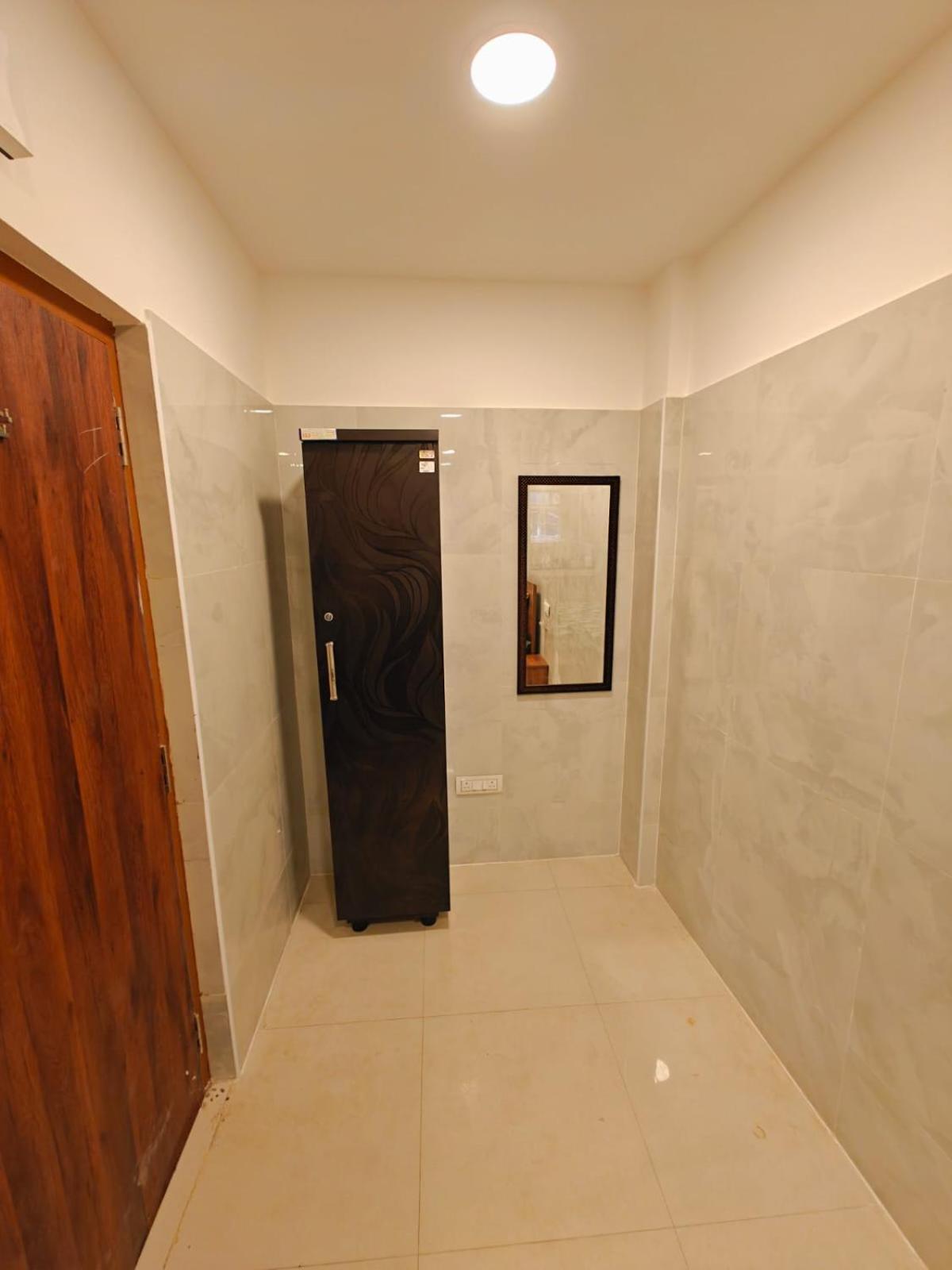 Hotel Saibala Lnn à Chennai Extérieur photo