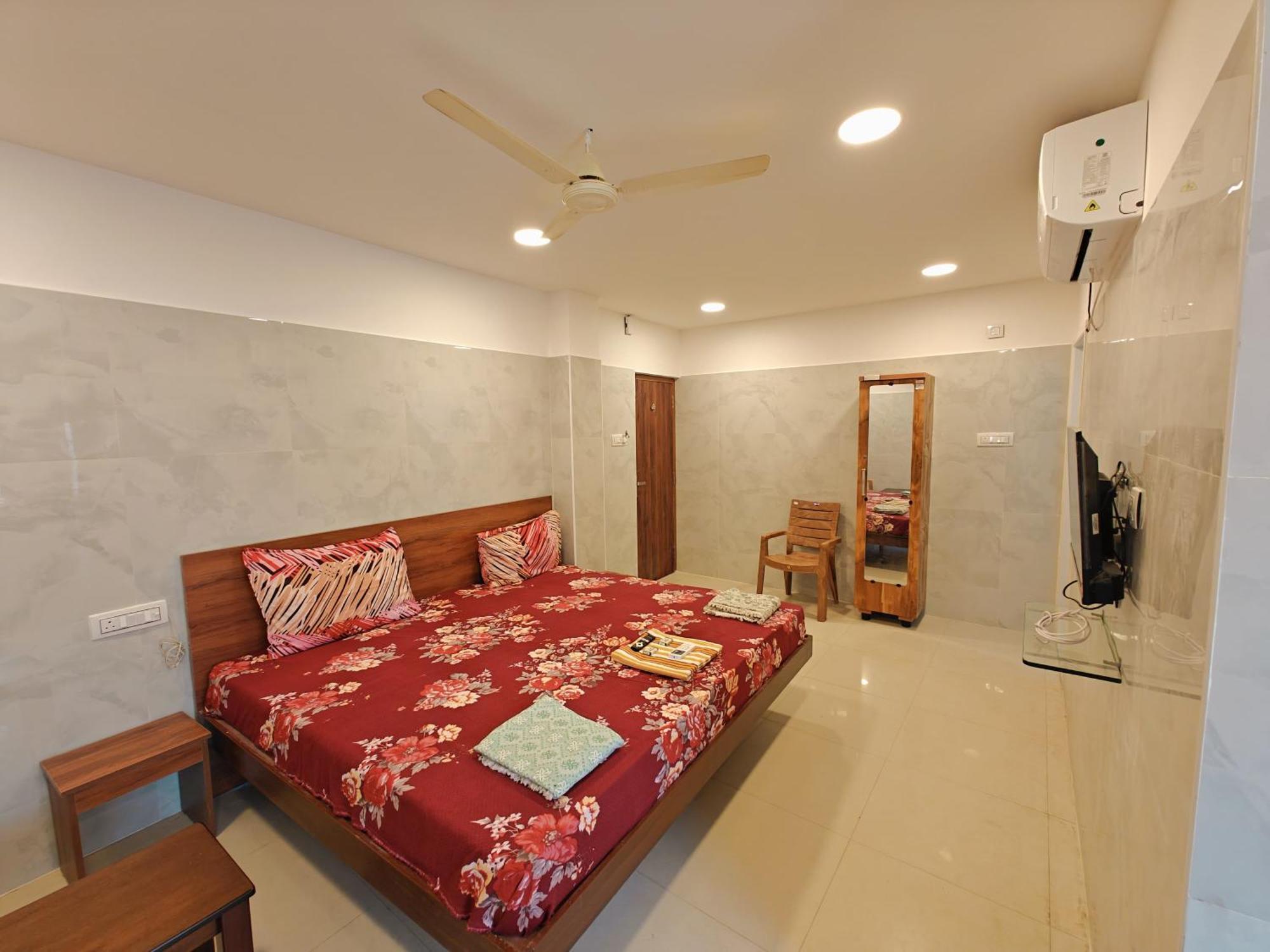 Hotel Saibala Lnn à Chennai Extérieur photo